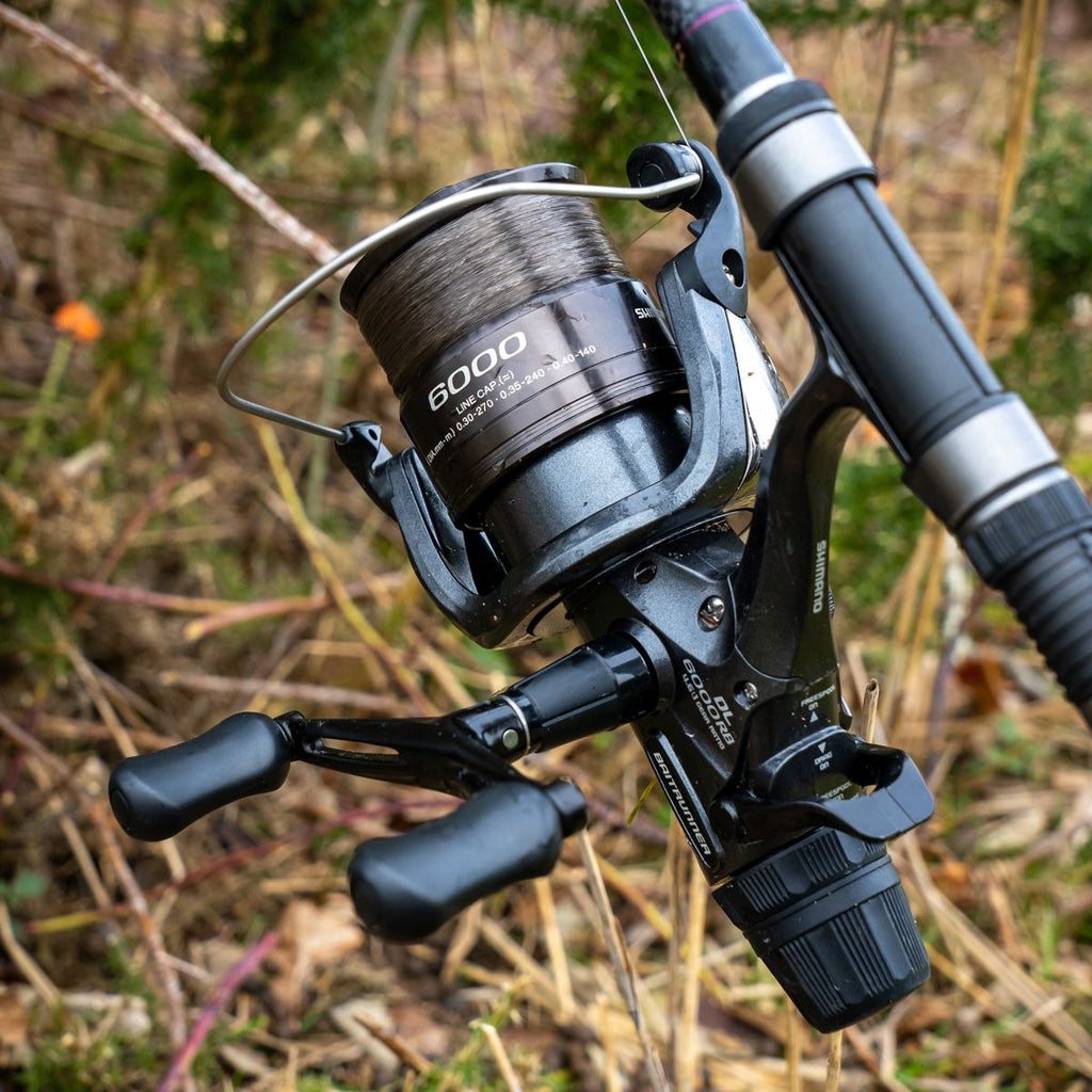 shimano baitrunner carp reels 2 x 4500 Old School Fishing Reels. Stunning Condition The graphite body is lightweight but strong Carp Reels Long Cast Baitrunner